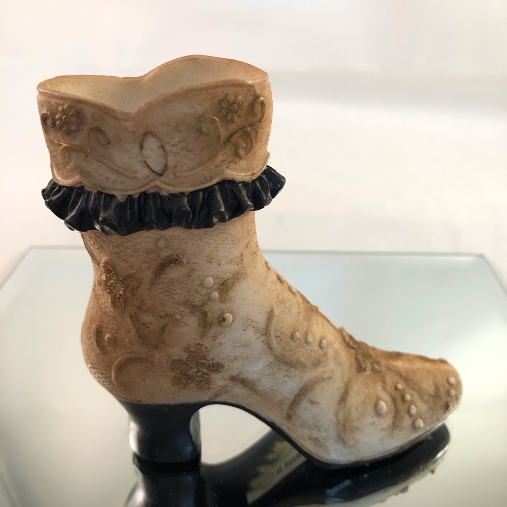 Miniature collectible shoe